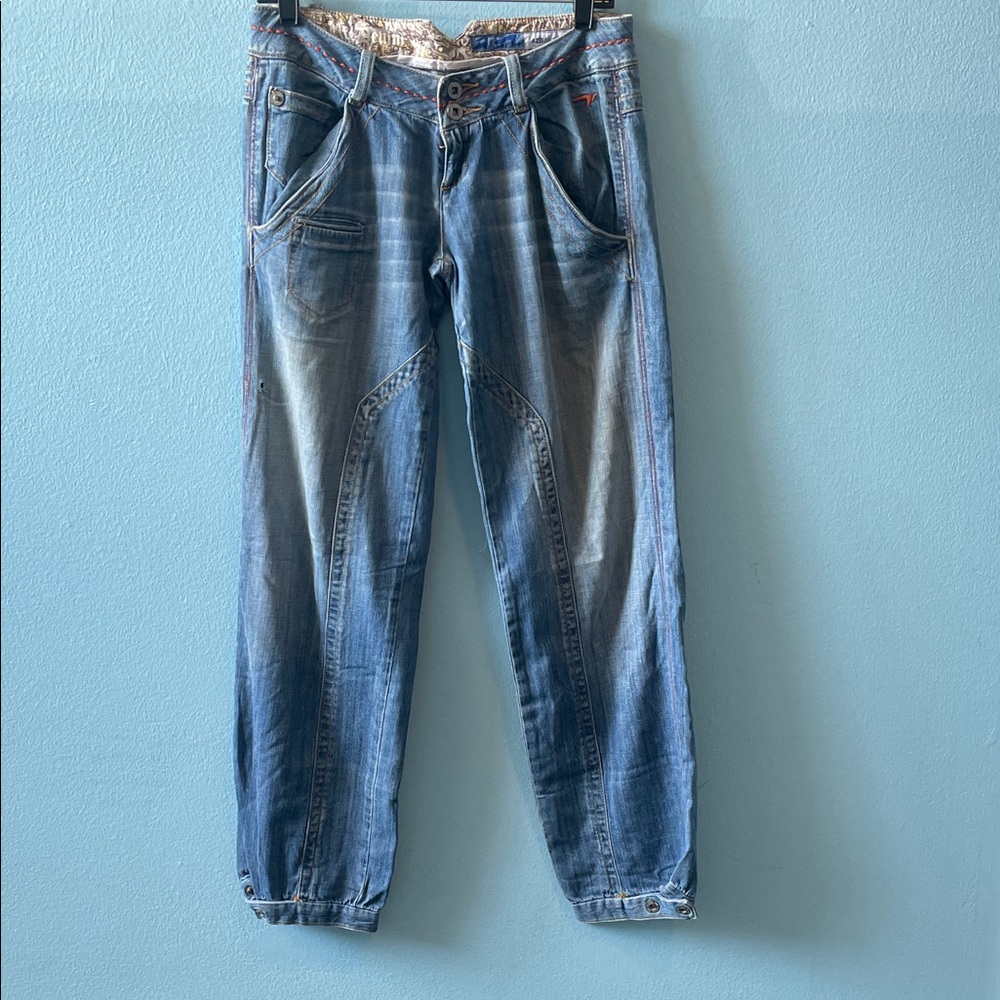 Women's Light Blue Boyfriend Jeans - Relaxed Washed Denim